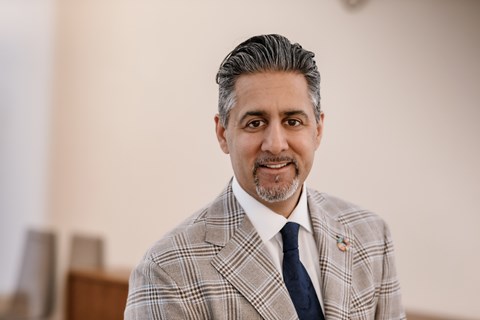 Abid  Raja  må  sikre  nynorsken  i  staten